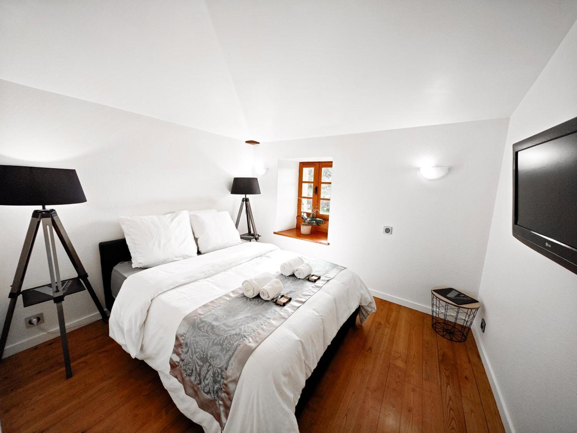 Villa Tagibao Avec Piscine Chauffee Et Spa Lesterps Extérieur photo