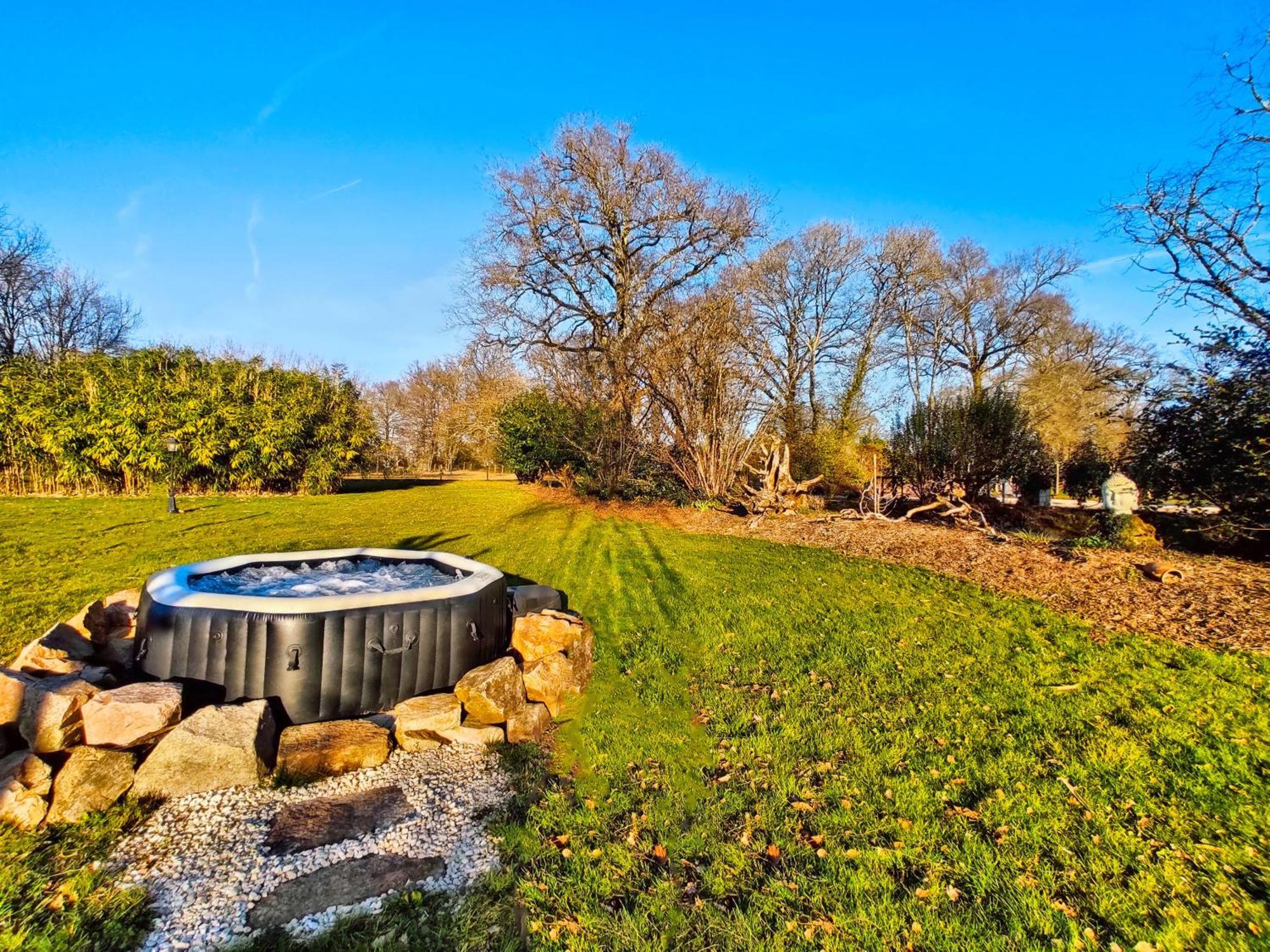 Villa Tagibao Avec Piscine Chauffee Et Spa Lesterps Extérieur photo