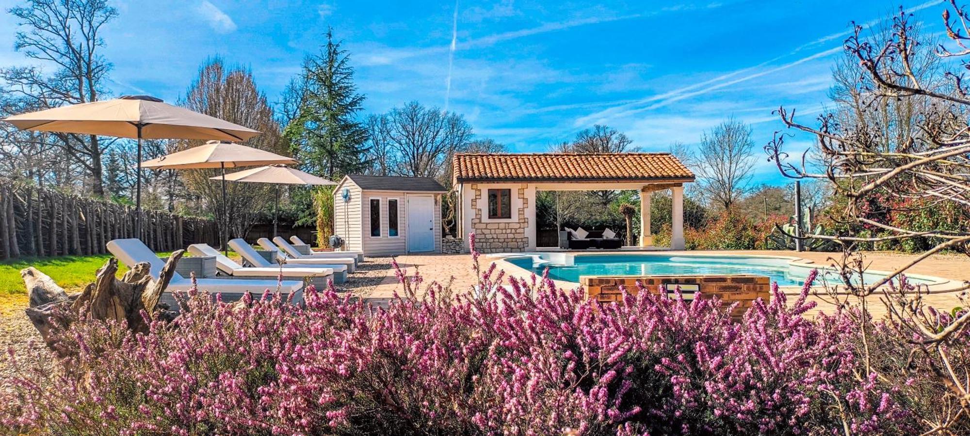 Villa Tagibao Avec Piscine Chauffee Et Spa Lesterps Extérieur photo