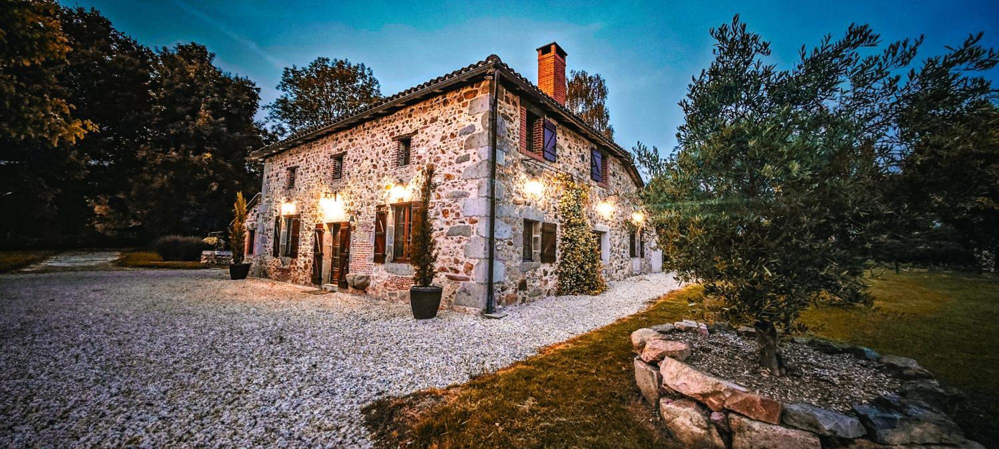 Villa Tagibao Avec Piscine Chauffee Et Spa Lesterps Extérieur photo